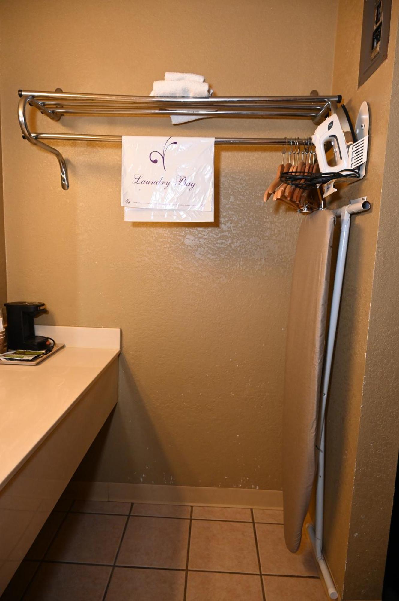 Fortune Inn & Suites Newport Ngoại thất bức ảnh