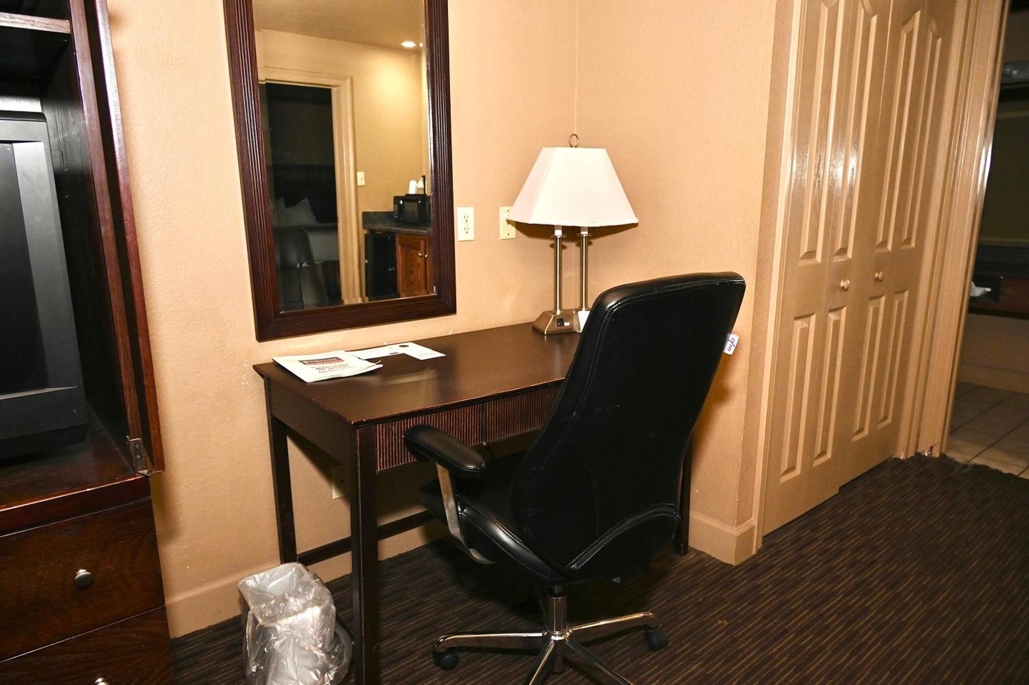 Fortune Inn & Suites Newport Ngoại thất bức ảnh