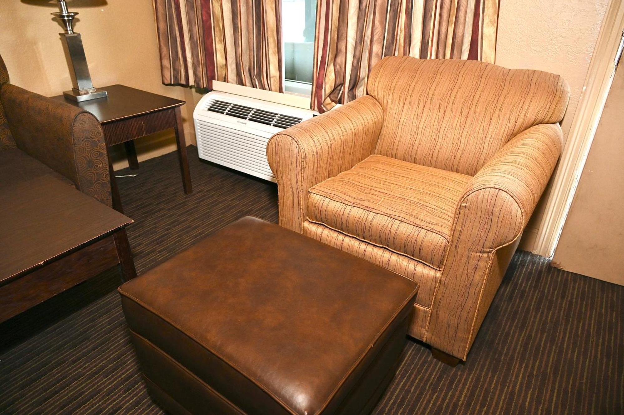 Fortune Inn & Suites Newport Ngoại thất bức ảnh