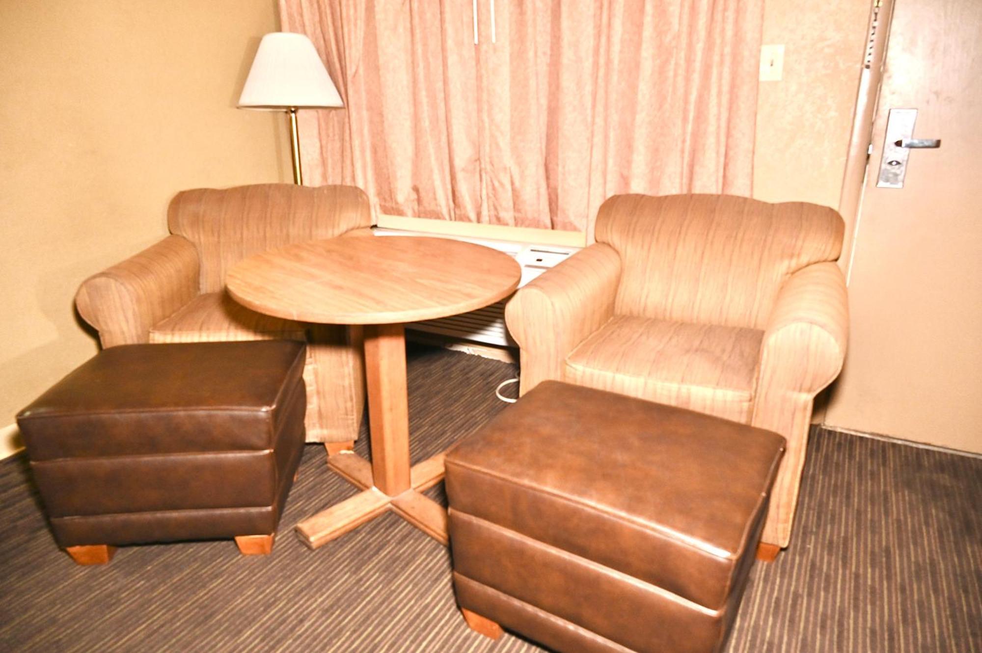 Fortune Inn & Suites Newport Ngoại thất bức ảnh