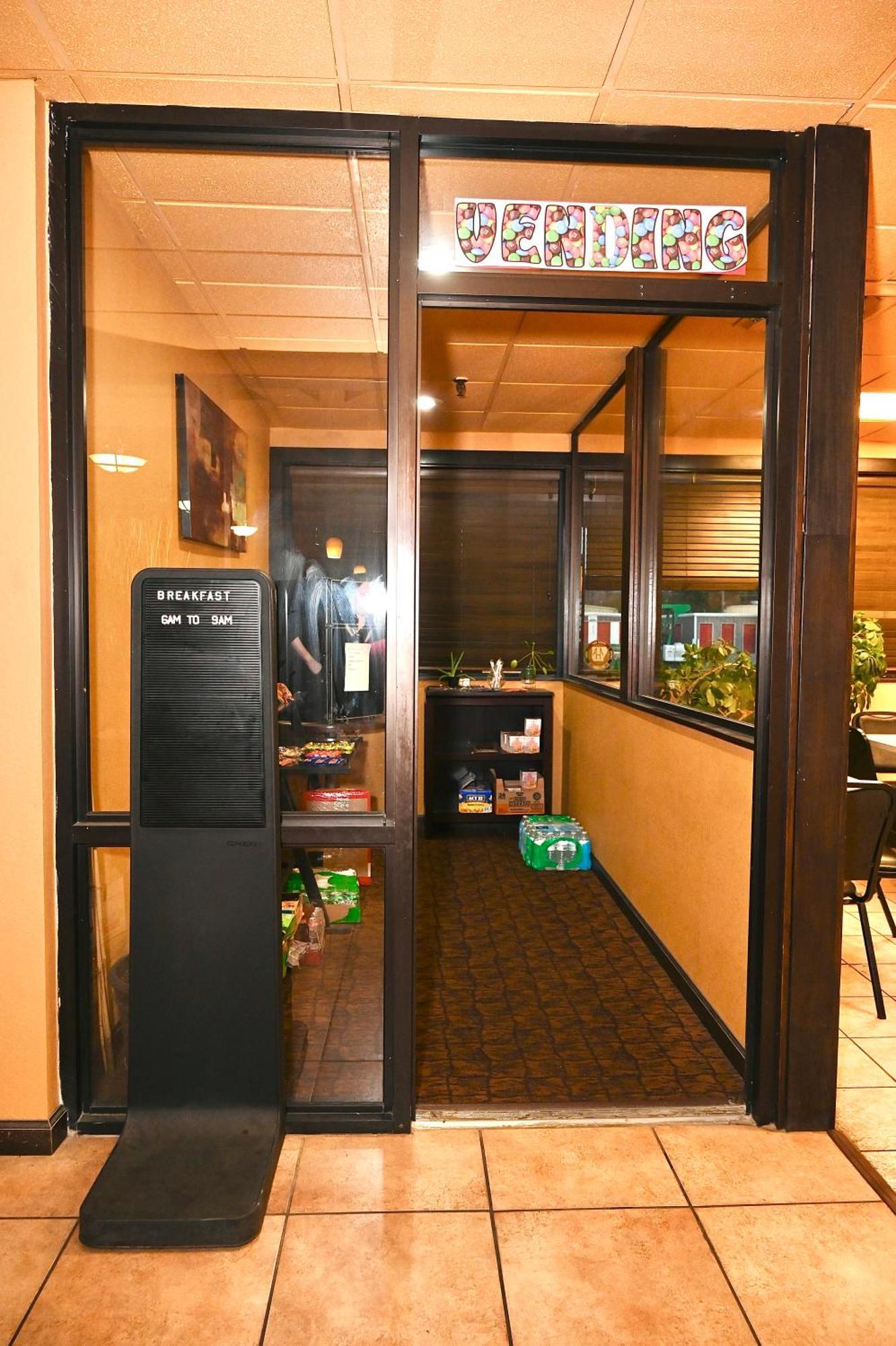 Fortune Inn & Suites Newport Ngoại thất bức ảnh